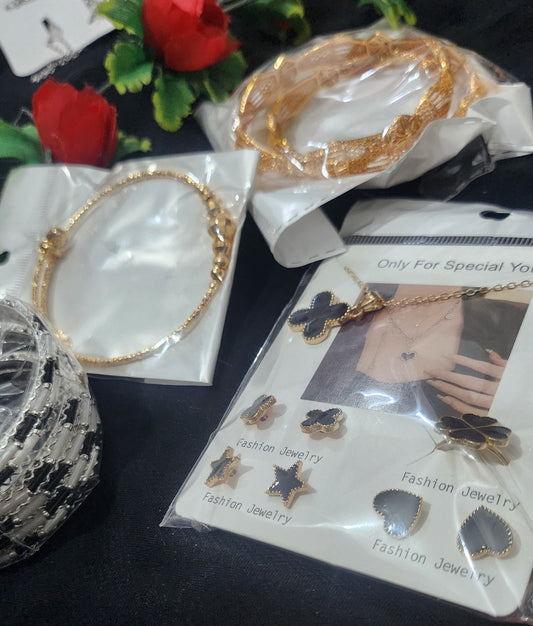 ✨ Features:  High-quality gold plating for long-lasting shine  jewelry and comfortable for all-day wears