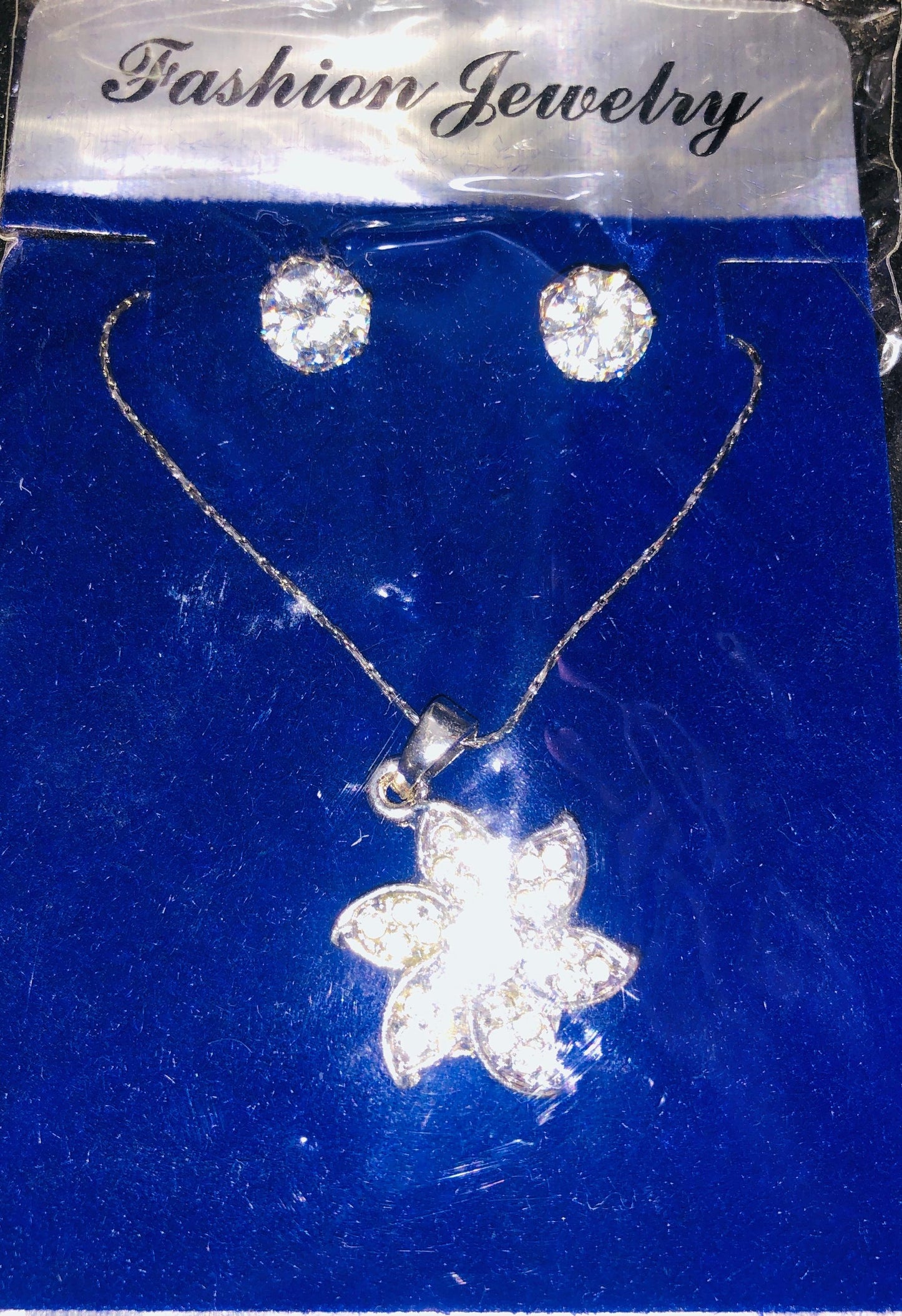 Dazzling Flower Pendant Necklace and Stud Jewelry Set (3 Pcs)