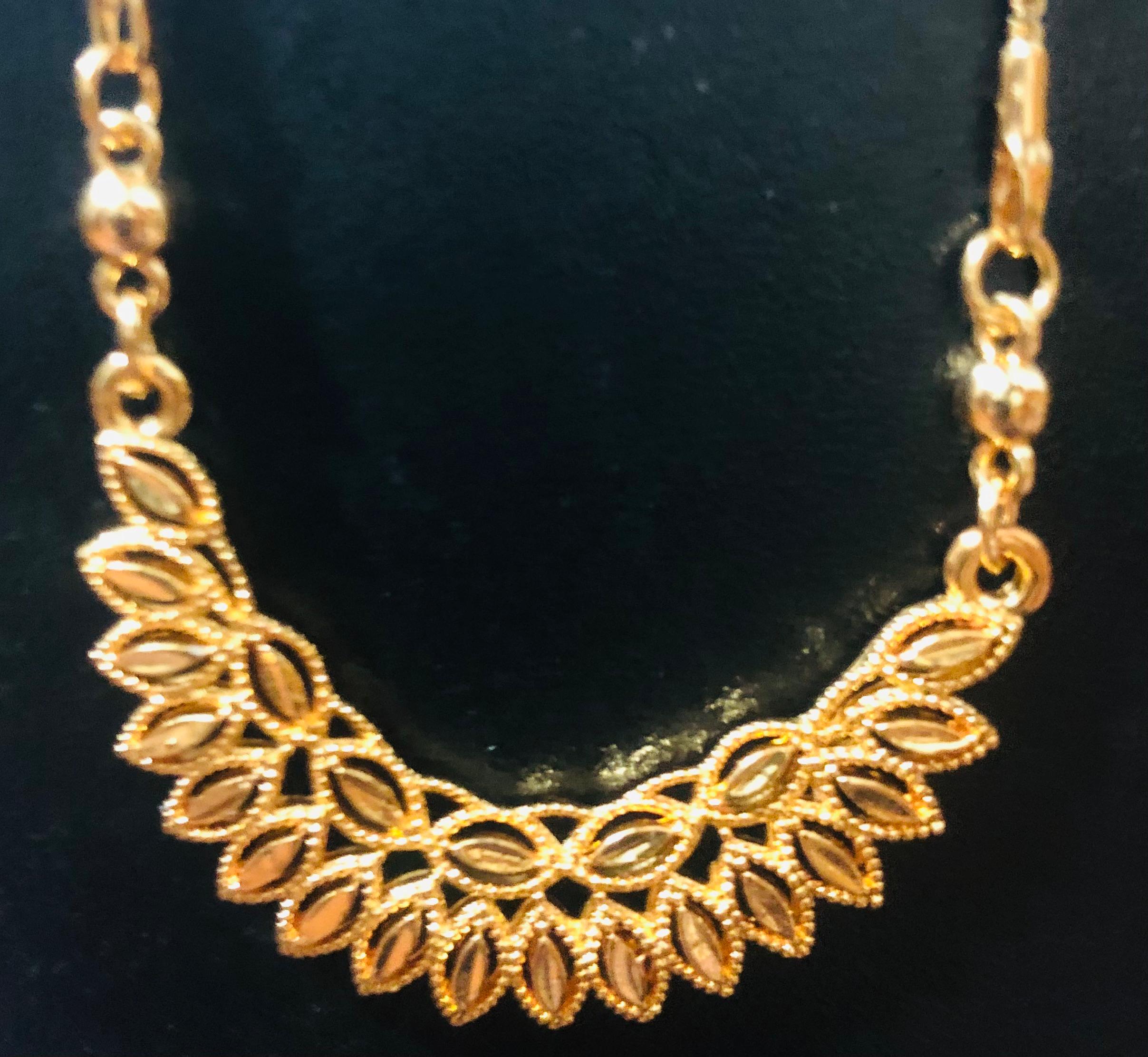 Bold Geometric Key Pattern Gold-Tone Bangle Jewelry Pai